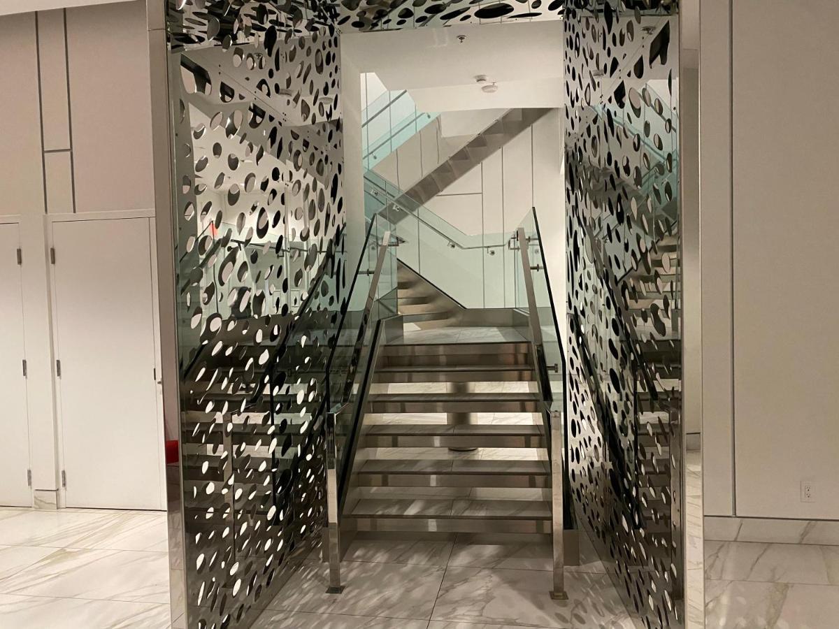 Cozy 2 Bedroom Free Parking Downtown Toronto 1Min Scotiabank Arena Tff Cn Tower Rogers Centre Union Station Exterior photo