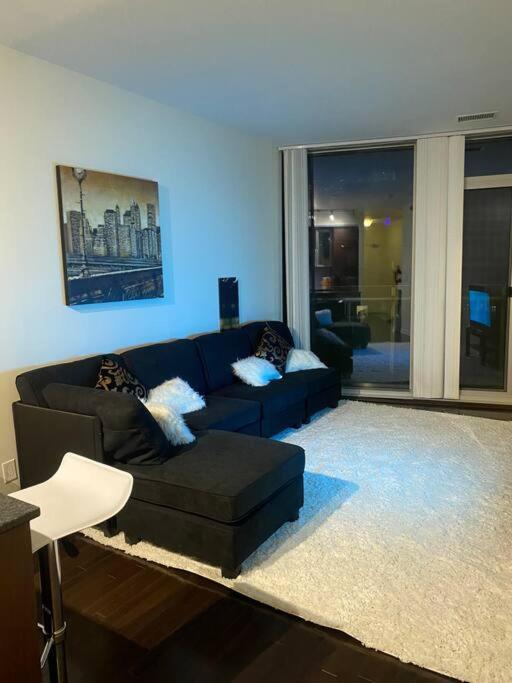 Cozy 2 Bedroom Free Parking Downtown Toronto 1Min Scotiabank Arena Tff Cn Tower Rogers Centre Union Station Exterior photo